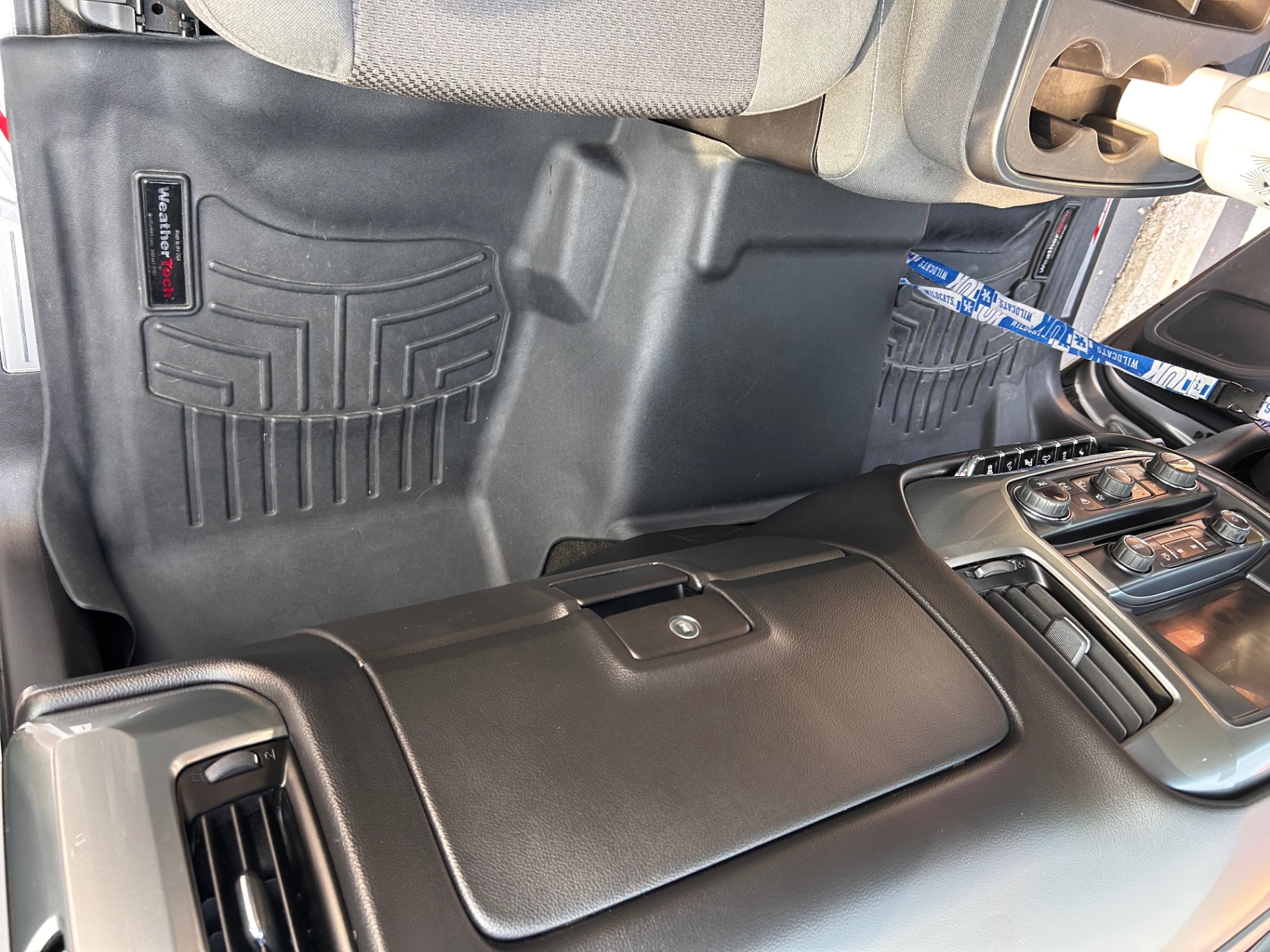 Clean truck floor mats and center console